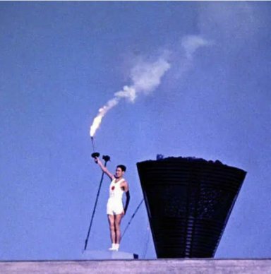 « Les Jo racontent l’histoire Tokyo, 1964 : la flamme qui venait de Hiroshima », Clément Lacombe, L’Obs, 17 juillet 2024