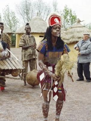 « Histoire coloniale et zoos humains :   de l’histoire aux héritages dans le présent »